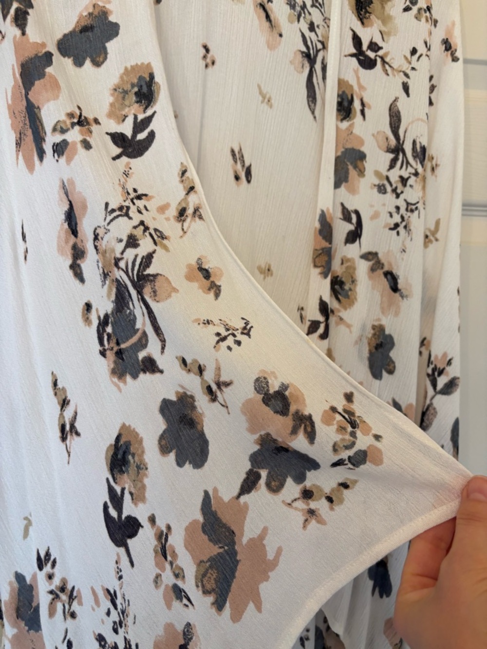 Floral Open Front Kimono Cardigan - White with Beige & Black Flowers - Picture 3 of 3